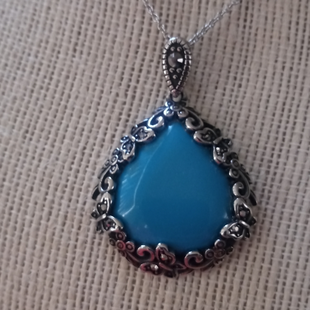 HOWLITE NECKLACE WITH CHAIN